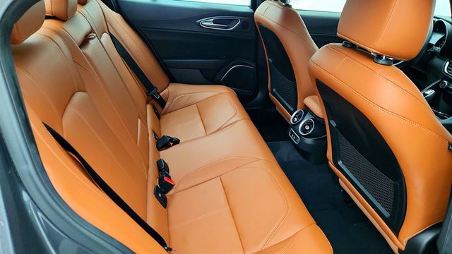 2022 Alfa Romeo Giulia Ti AWD with 19'' Aluminum Wheels & Leather Seats - 22971170 - 23