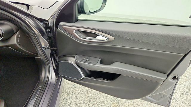 2022 Alfa Romeo Giulia Ti AWD with 19'' Aluminum Wheels & Leather Seats - 22971170 - 26