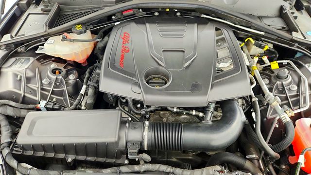 2022 Alfa Romeo Giulia Ti AWD with 19'' Aluminum Wheels & Leather Seats - 22971170 - 27