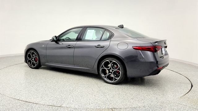 2022 Alfa Romeo Giulia Ti AWD with 19'' Aluminum Wheels & Leather Seats - 22971170 - 6