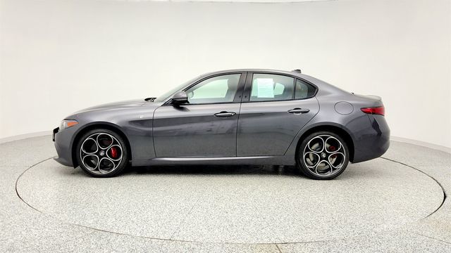 2022 Alfa Romeo Giulia Ti AWD with 19'' Aluminum Wheels & Leather Seats - 22971170 - 7