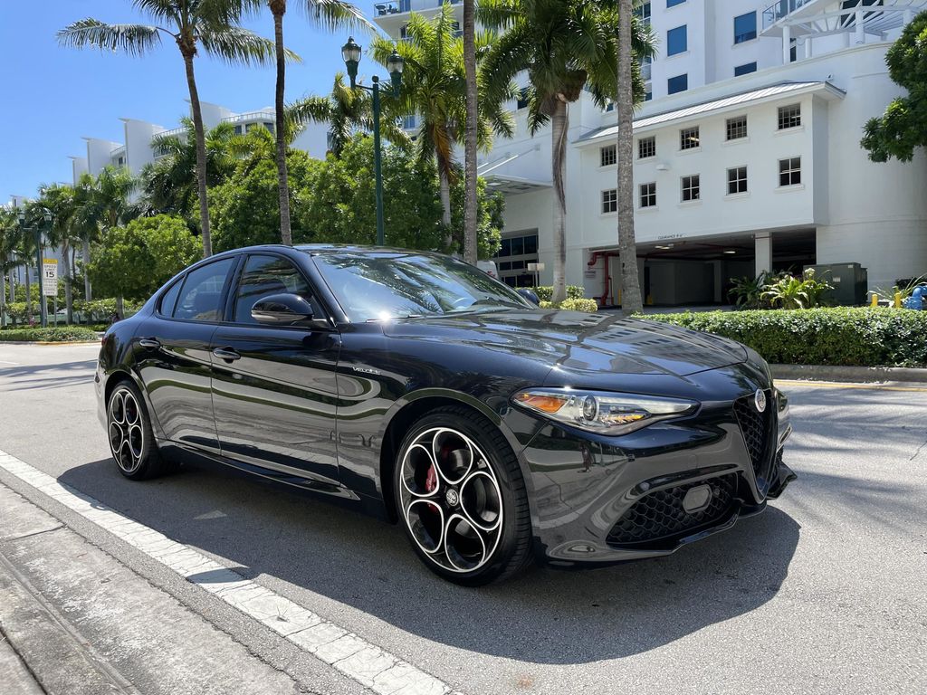 2022 Alfa Romeo Giulia Ti Sedan 4D - 22110931 - 1