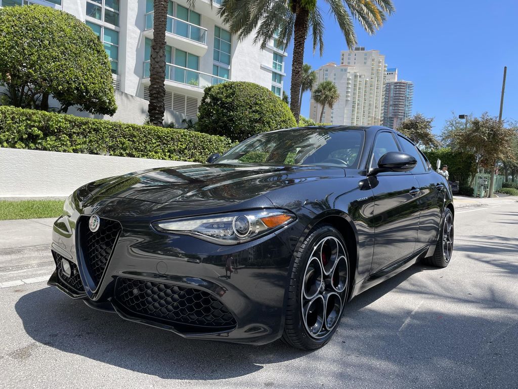 2022 Alfa Romeo Giulia Ti Sedan 4D - 22110931 - 3