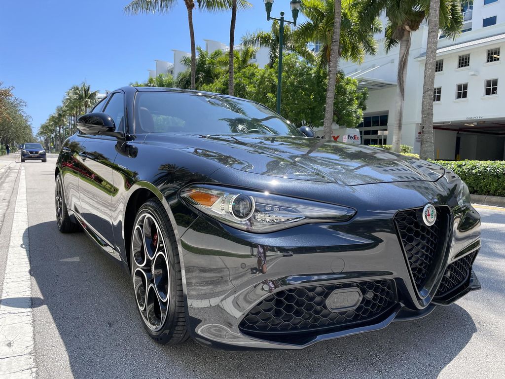 2022 Alfa Romeo Giulia Ti Sedan 4D - 22110931 - 7