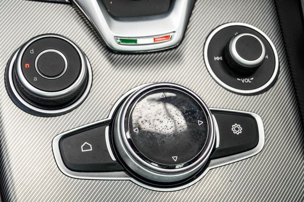 2022 Alfa Romeo Giulia Ti - VELOCE photo 21