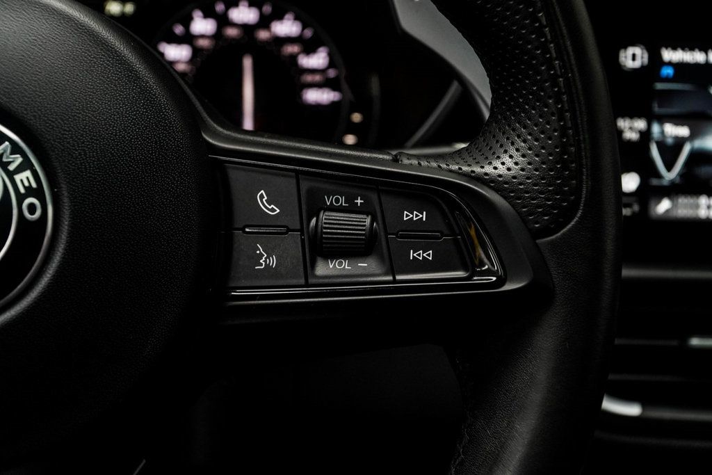 2022 Alfa Romeo Giulia Ti - VELOCE photo 29
