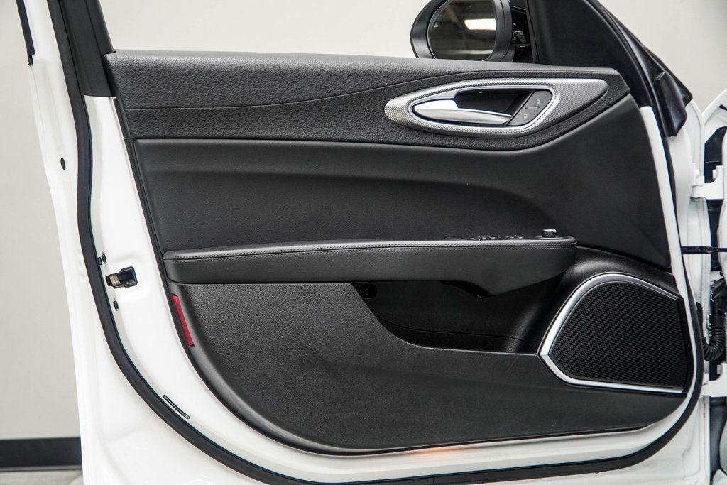 2022 Alfa Romeo Giulia Ti - VELOCE photo 35