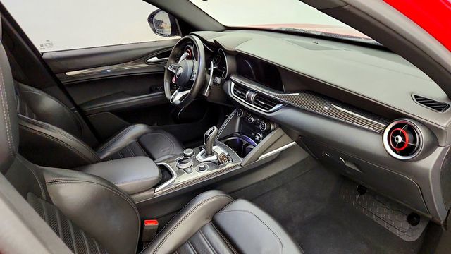 2022 Alfa Romeo Stelvio Quadrifoglio AWD w/ Active Assist Plus, Sunroof & Red Calipers - 23088086 - 25
