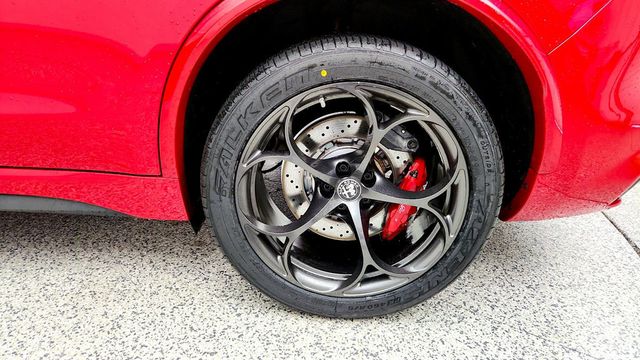 2022 Alfa Romeo Stelvio Quadrifoglio AWD w/ Active Assist Plus, Sunroof & Red Calipers - 23088086 - 8