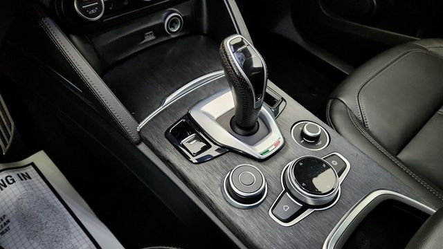 2022 Alfa Romeo Stelvio Sprint with Dual-Pane Sunroof & 19'' Wheels - 22945362 - 15