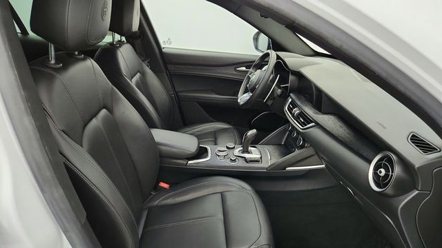 2022 Alfa Romeo Stelvio Sprint with Dual-Pane Sunroof & 19'' Wheels - 22945362 - 22