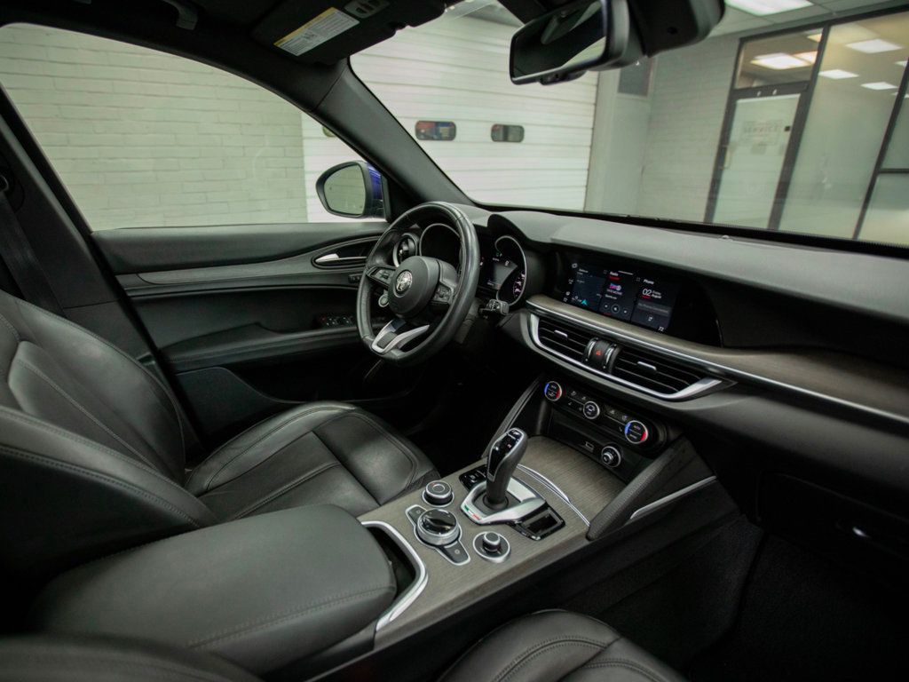 2022 Alfa Romeo Stelvio Ti photo 18