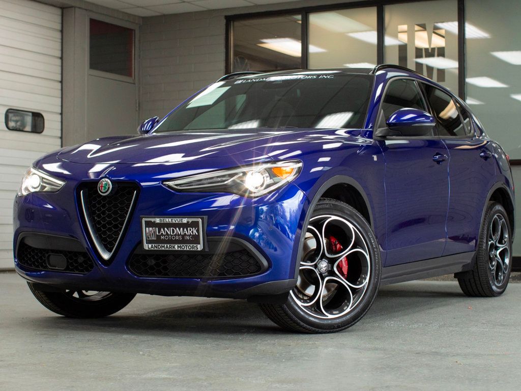2022 Alfa Romeo Stelvio Ti photo 2