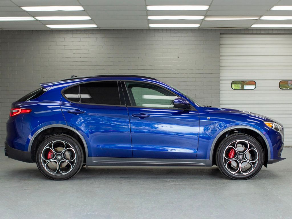 2022 Alfa Romeo Stelvio Ti photo 3