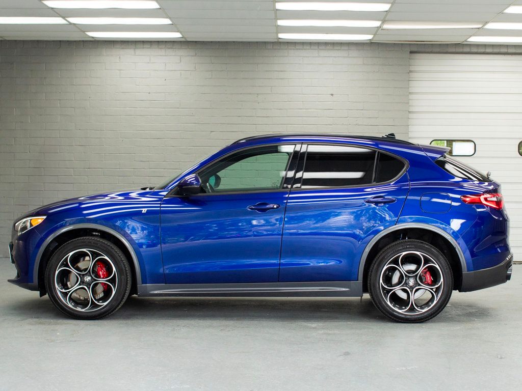 2022 Alfa Romeo Stelvio Ti photo 4
