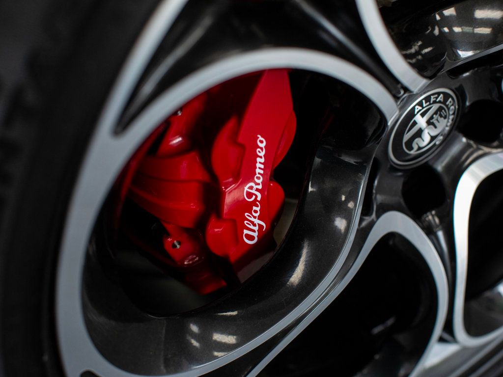 2022 Alfa Romeo Stelvio Ti photo 8