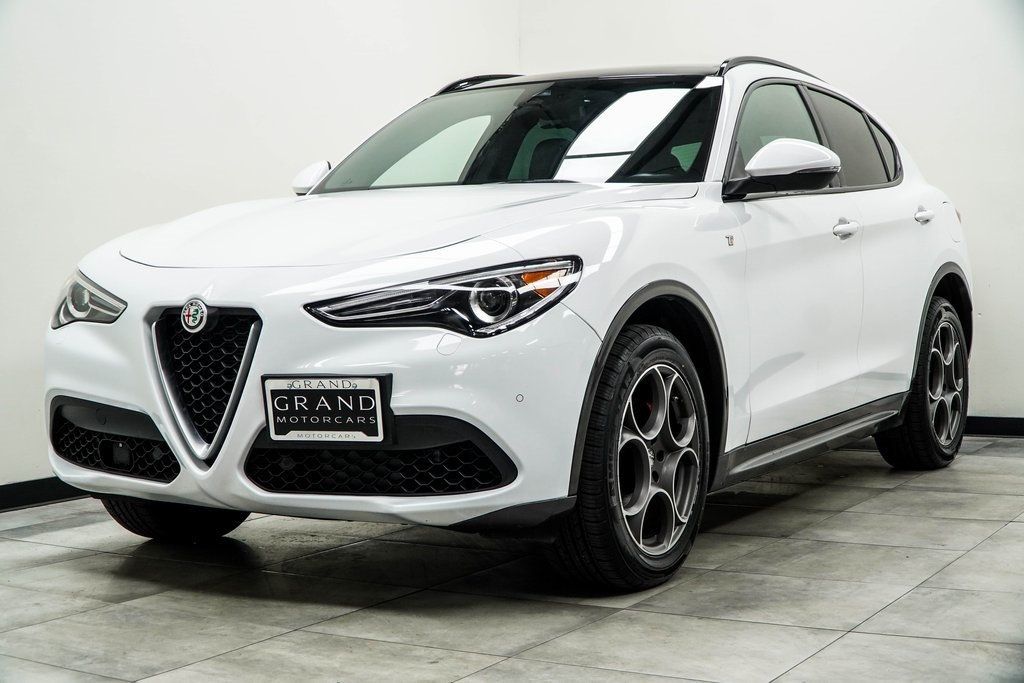 2022 Alfa Romeo Stelvio Ti photo 4