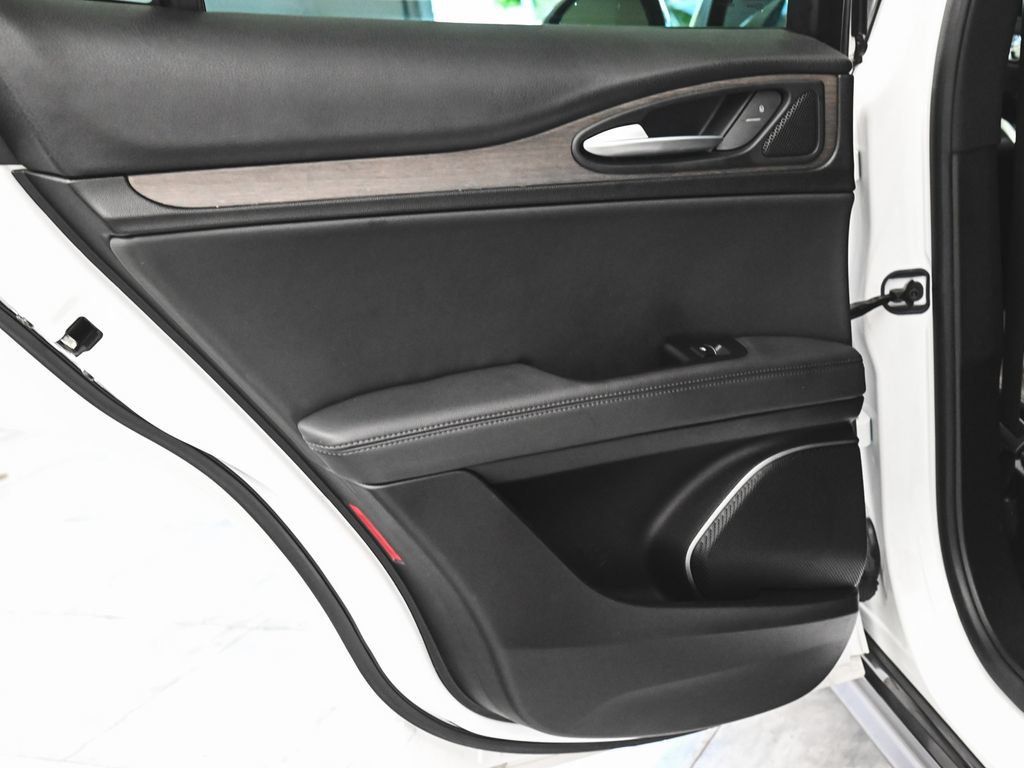 Alfa Romeo Stelvio photo 11
