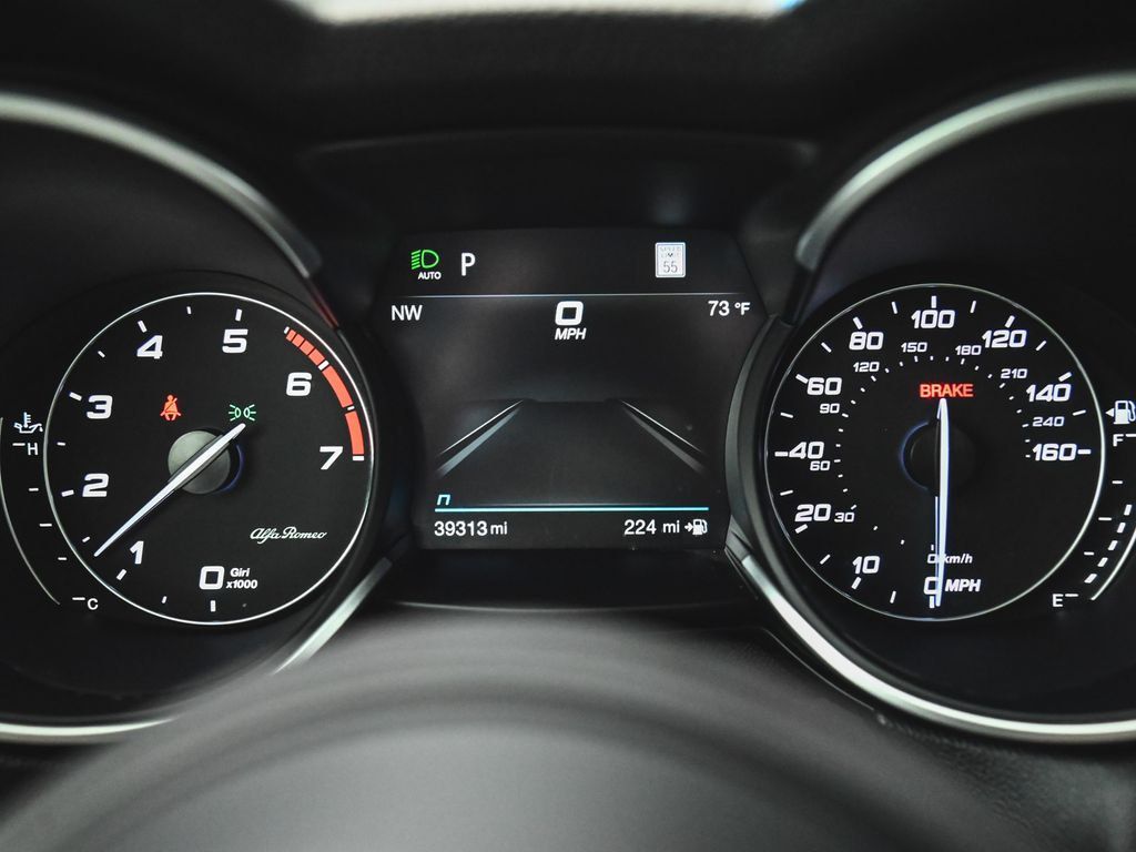 Alfa Romeo Stelvio photo 15