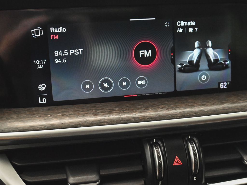 Alfa Romeo Stelvio photo 21