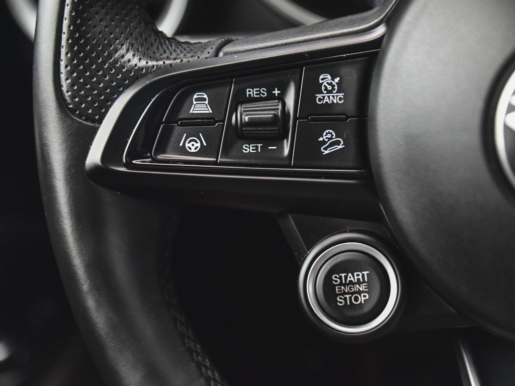 Alfa Romeo Stelvio photo 25