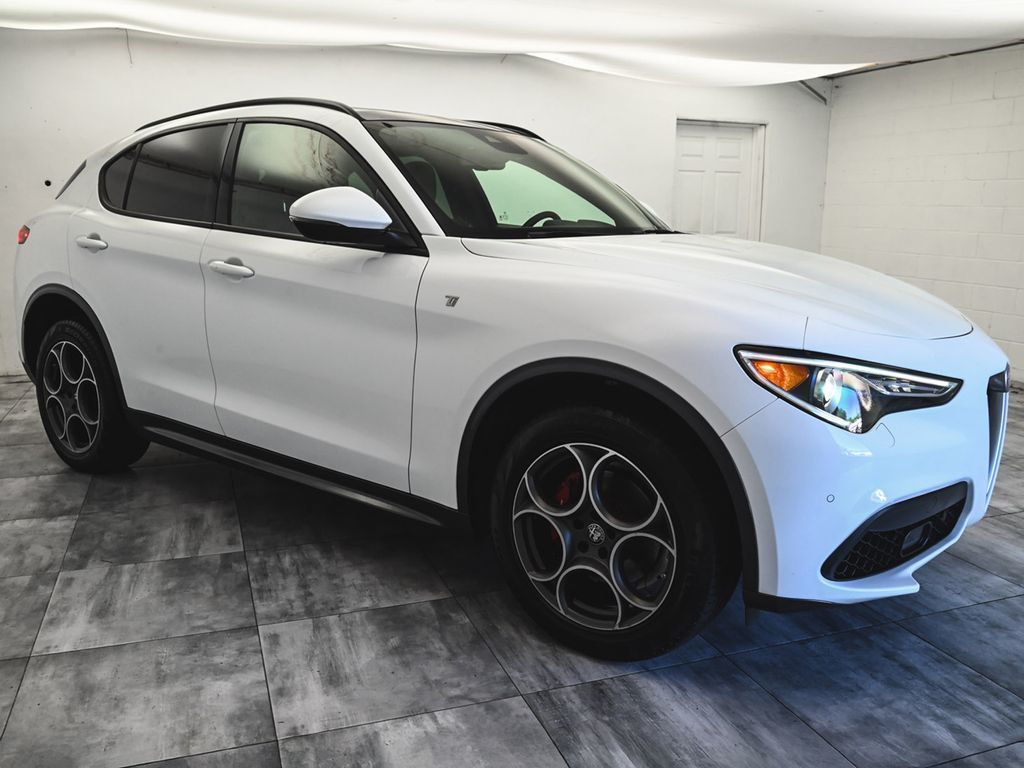 Alfa Romeo Stelvio photo 3