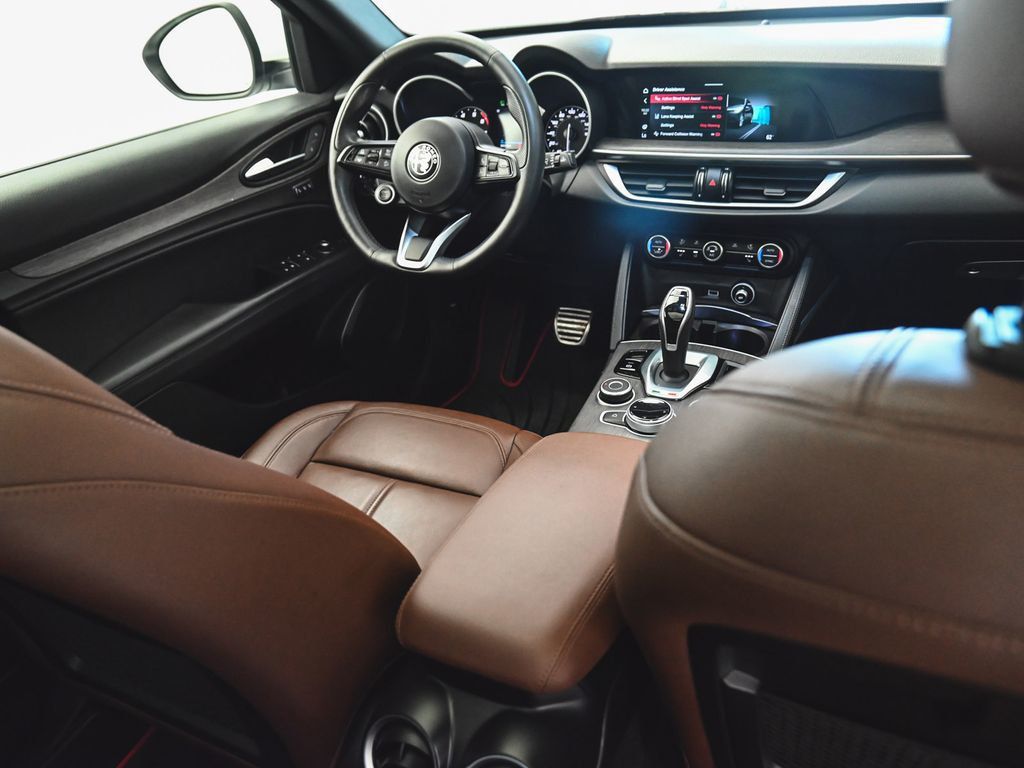 Alfa Romeo Stelvio photo 33