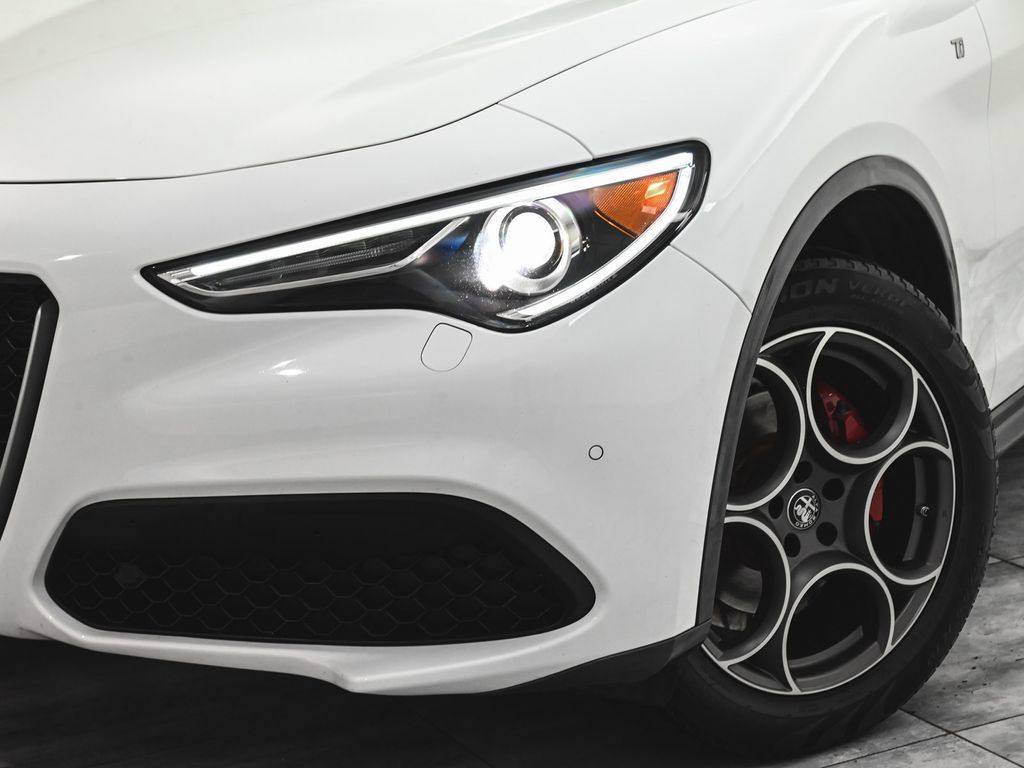 Alfa Romeo Stelvio photo 38
