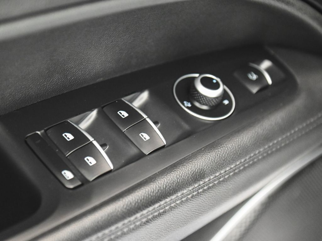 Alfa Romeo Stelvio photo 9