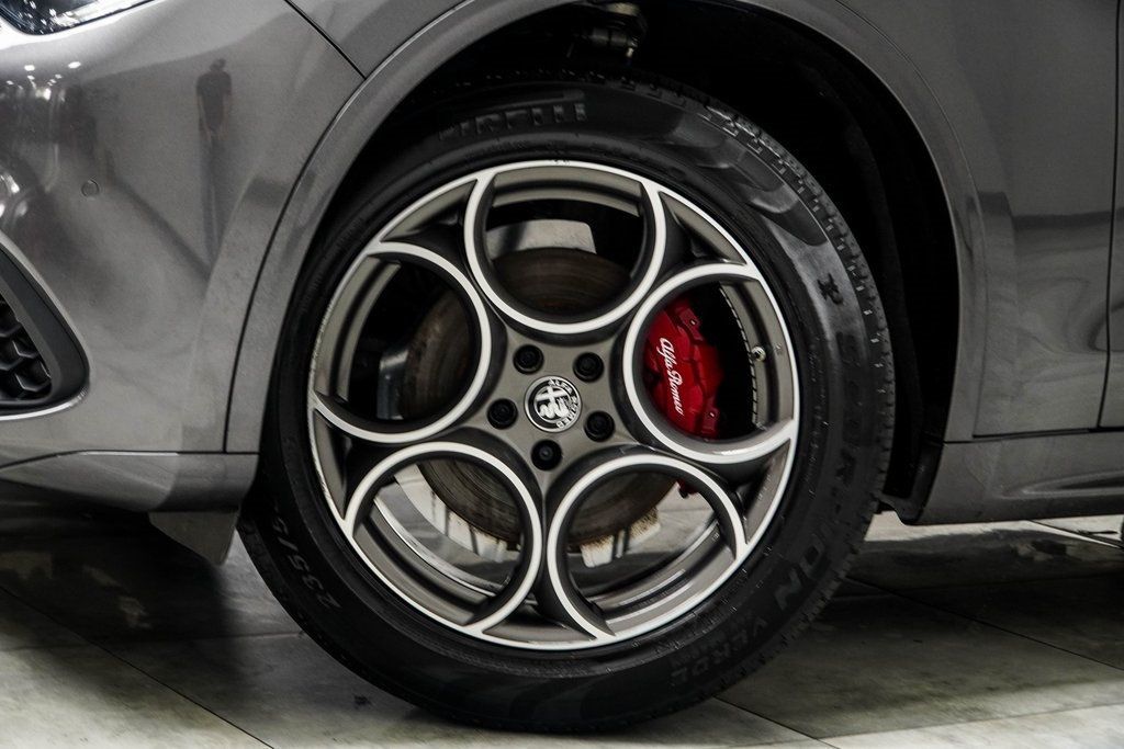 2022 Alfa Romeo Stelvio Ti photo 3