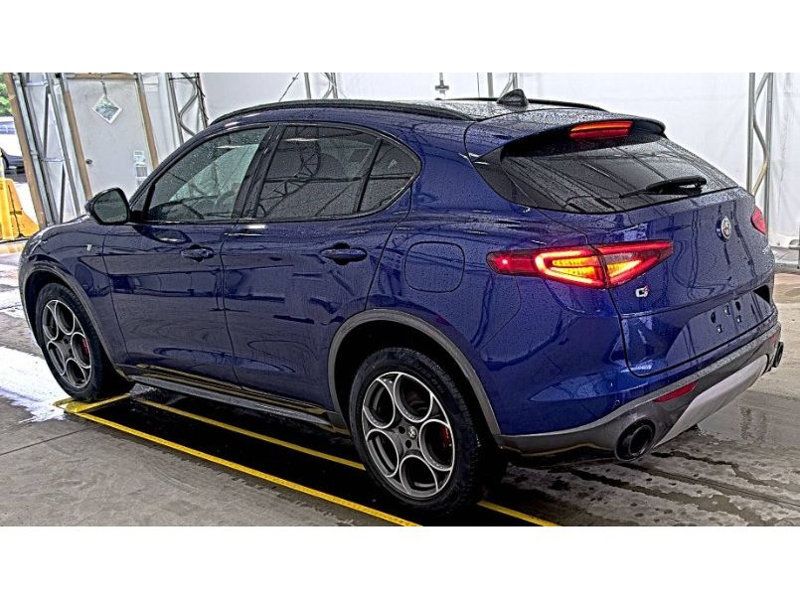 2022 Alfa Romeo Stelvio Ti photo 3