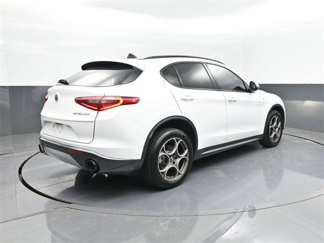 2022 Alfa Romeo Stelvio Ti photo 21
