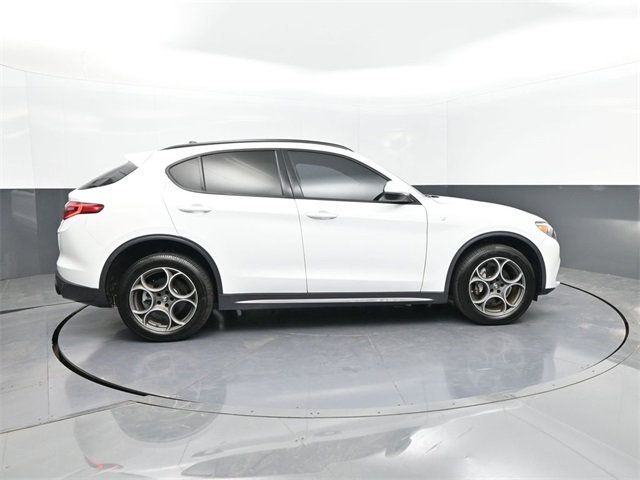 2022 Alfa Romeo Stelvio Ti photo 22