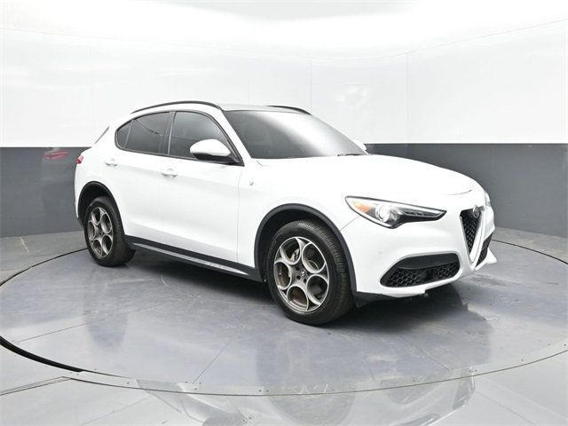 2022 Alfa Romeo Stelvio Ti photo 23