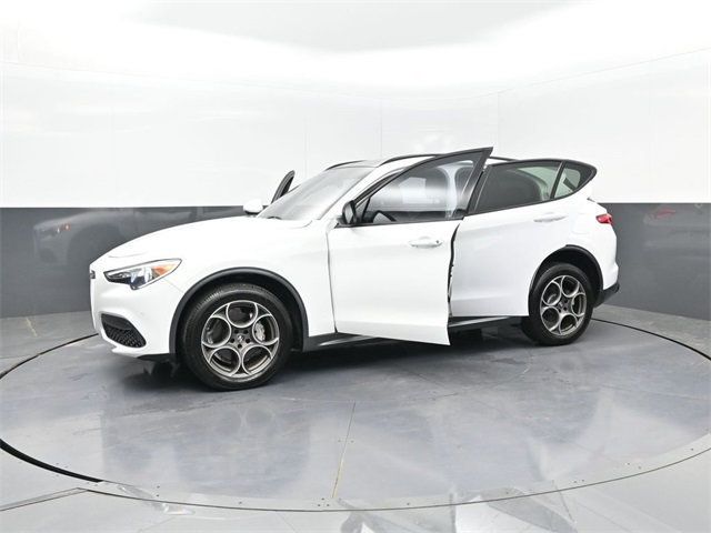 2022 Alfa Romeo Stelvio Ti photo 25