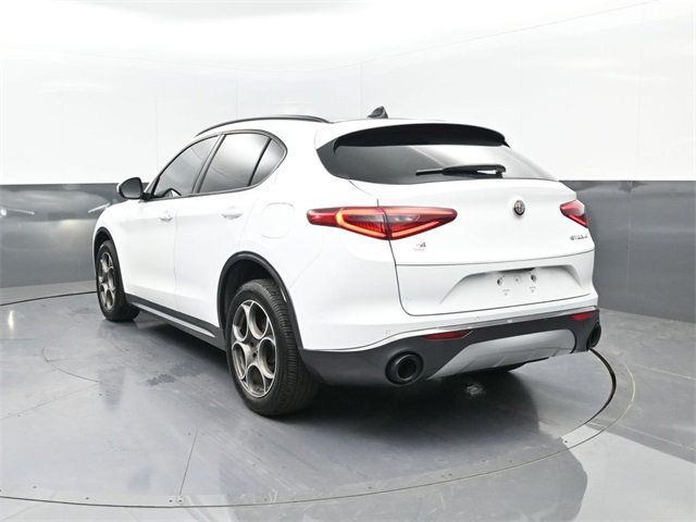 2022 Alfa Romeo Stelvio Ti photo 3