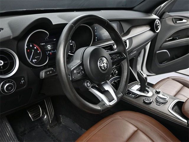 2022 Alfa Romeo Stelvio Ti photo 4
