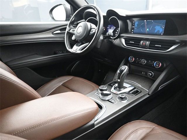 2022 Alfa Romeo Stelvio Ti photo 12