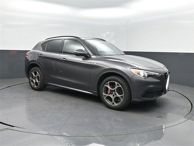 2022 Alfa Romeo Stelvio Ti photo 23