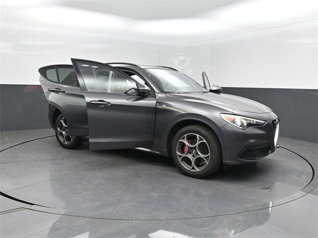 2022 Alfa Romeo Stelvio Ti photo 27