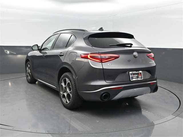 2022 Alfa Romeo Stelvio Ti photo 3