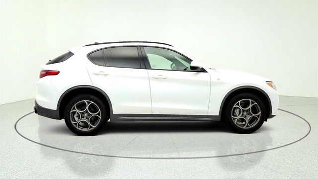 2022 Alfa Romeo Stelvio Ti AWD - 23029958 - 3