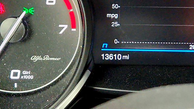2022 Alfa Romeo Stelvio Ti AWD w/ Active Assist Plus Pkg & Vesuvio-Gray Appearance Kit - 23029958 - 15