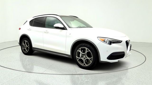 2022 Alfa Romeo Stelvio Ti AWD w/ Active Assist Plus Pkg & Vesuvio-Gray Appearance Kit - 23029958 - 2