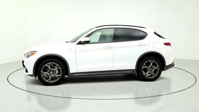 2022 Alfa Romeo Stelvio Ti AWD w/ Active Assist Plus Pkg & Vesuvio-Gray Appearance Kit - 23029958 - 7