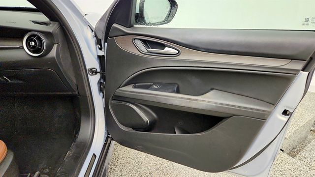 2022 Alfa Romeo Stelvio Ti AWD w/ Gloss Red Calipers & Chocolate Seats - 23030662 - 27