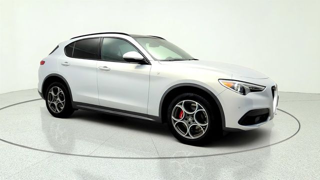 2022 Alfa Romeo Stelvio Ti AWD w/ Gloss Red Calipers & Chocolate Seats - 23030662 - 2