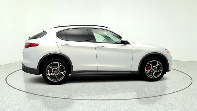 2022 Alfa Romeo Stelvio Ti AWD w/ Gloss Red Calipers & Chocolate Seats - 23030662 - 3