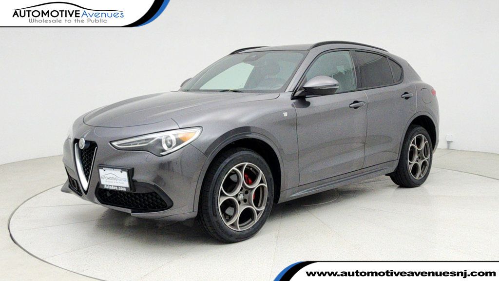 2022 Alfa Romeo Stelvio Ti AWD with Gloss-Red Calipers - 22944963 | Video 1