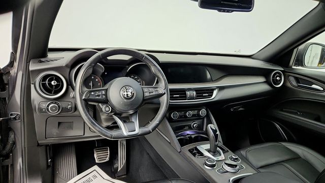 2022 Alfa Romeo Stelvio Ti AWD with Gloss-Red Calipers - 22944963 - 11